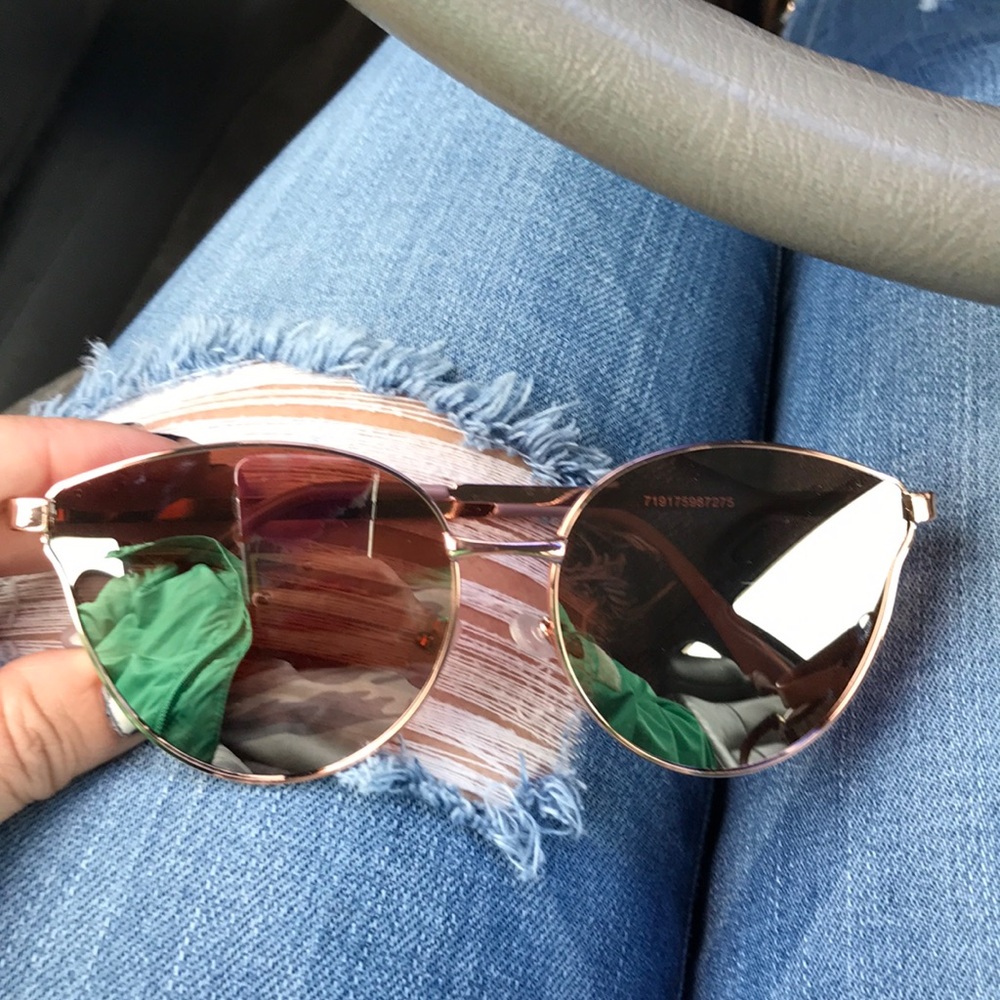 🆕🆕 Rose gold sunglasses🎀🎀